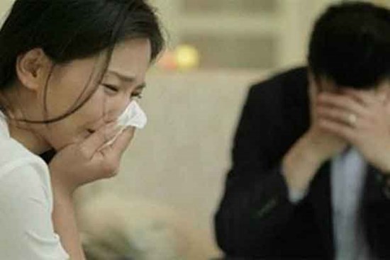 Chiếc máy định vị giấu trong thắt lưng đã đặt dấu chấm hết cho cuộc hôn nhân gần 30 năm của bố mẹ tôi