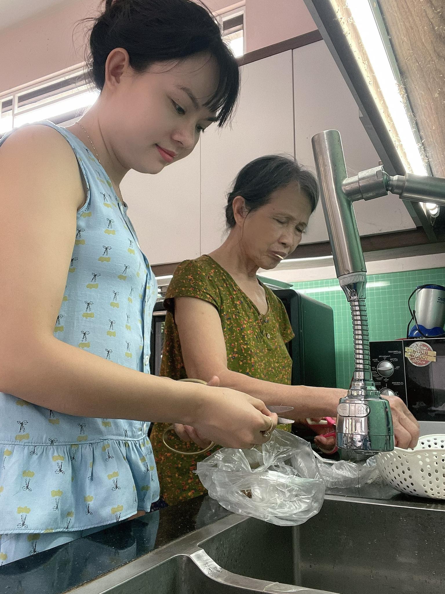 8x làm dâu 10 năm chưa một lần phải rửa bát, quét nhà, ngày đầu ra mắt còn bị nhận xét cao số-10