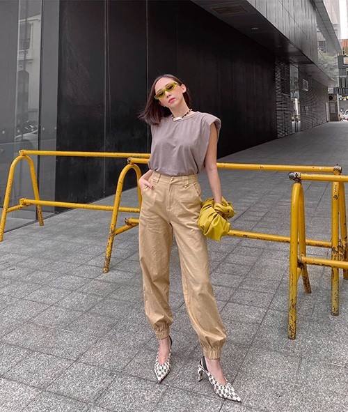 Về quê đăng ký kết hôn, Phương Oanh mặc áo giống loạt dâu hào môn, sang chảnh không kém Hà Hồ-4