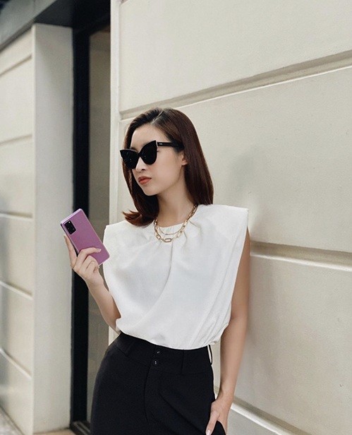 Về quê đăng ký kết hôn, Phương Oanh mặc áo giống loạt dâu hào môn, sang chảnh không kém Hà Hồ-5