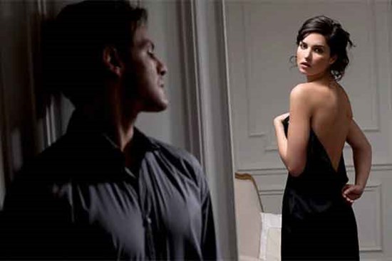 Mời bạn gái đi nhà hàng sang chảnh, tôi hãi hùng bỏ chạy khi thấy cảnh này