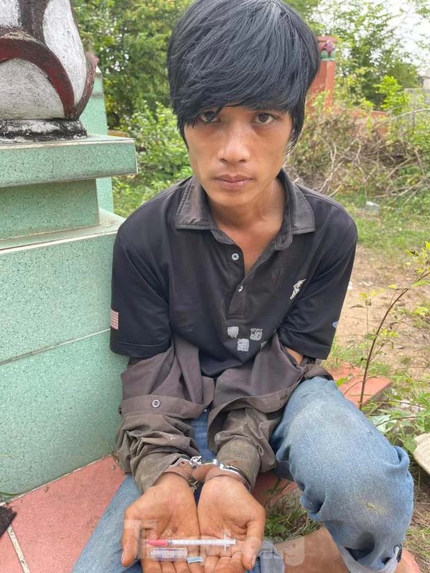 Sự thật bất ngờ về người ôm biển mẹ bệnh nặng, không có tiền về quê-2