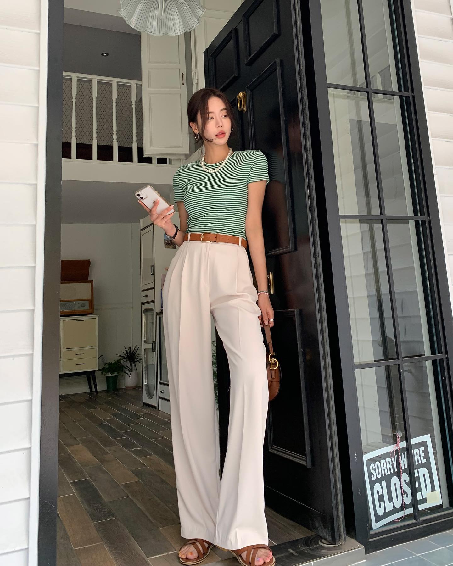 5 món thời trang màu trắng giúp vẻ ngoài luôn chỉn chu-9