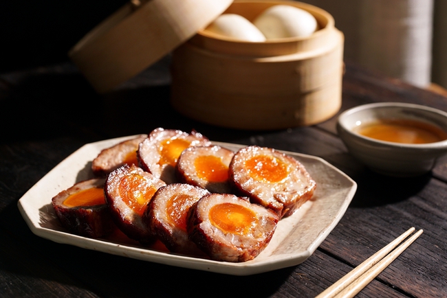 Công thức làm thịt nướng trứng muối cho bữa cơm nhà thêm ngon tròn vị-6