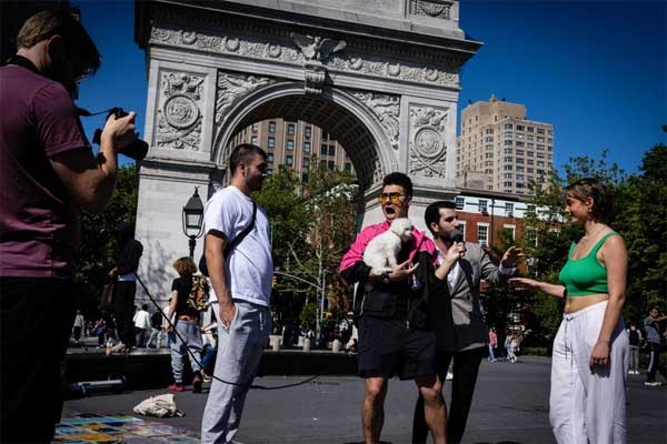 TikToker bị chỉ trích khi quấy rối khu phố giàu bậc nhất ở Singapore-3