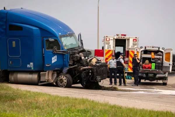 Va chạm xe tải ở Canada khiến ít nhất 15 người tử vong-1