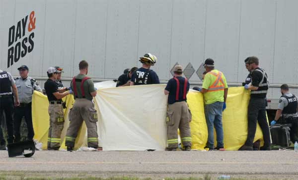 Va chạm xe tải ở Canada khiến ít nhất 15 người tử vong-2