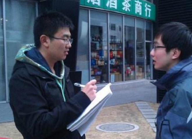 Thấy khách lạ đến nhà chơi, anh chồng liền đưa con gái 5 tuổi đi xét nghiệm ADN và cái kết-1