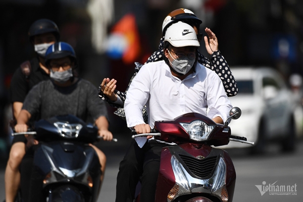 Hà Nội mưa to sau ngày nắng nóng gay gắt, có thể ngập lụt-2