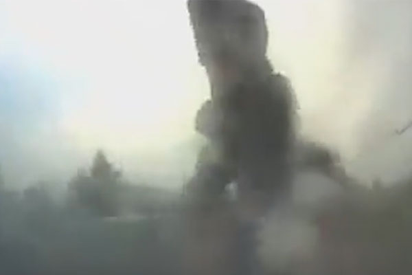 Clip: Đòi của hồi môn, chú rể bị nhà gái bắt trói vào gốc cây-1