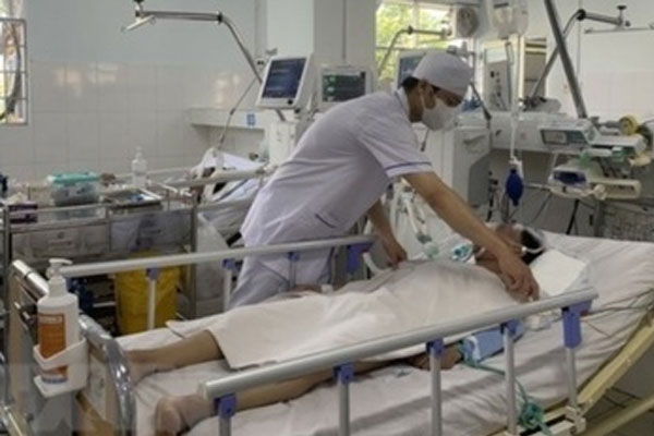 Nam công nhân tử vong sau khi ăn cua-1