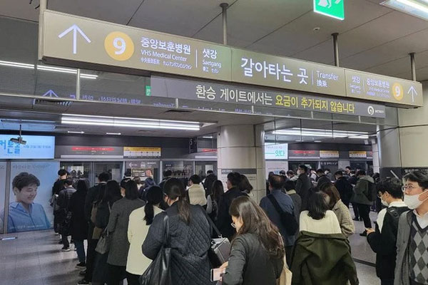 Những chuyến tàu địa ngục: Cơn ác mộng chưa có hồi kết của người Hàn Quốc mỗi giờ cao điểm-1