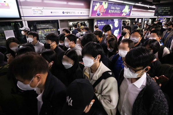 Những chuyến tàu địa ngục: Cơn ác mộng chưa có hồi kết của người Hàn Quốc mỗi giờ cao điểm-2