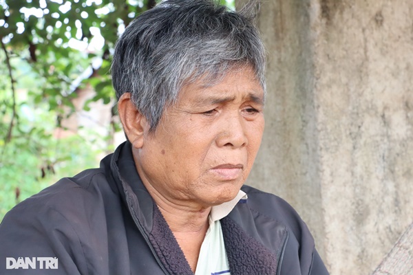 Vụ tấn công trụ sở xã ở Đắk Lắk: Vợ ôm mặt khóc, đưa chồng đi đầu thú-1