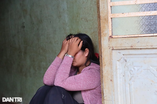 Vụ tấn công trụ sở xã ở Đắk Lắk: Vợ ôm mặt khóc, đưa chồng đi đầu thú-7