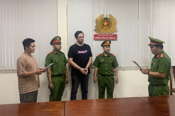 Khởi tố người nước ngoài cầm đầu 3 công ty cho vay lãi nặng ở TP.HCM-1