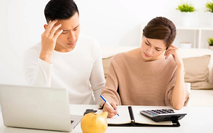 Sau 1 lần đi chợ, chồng quyết định đưa thẻ lương cho tôi giữ-1