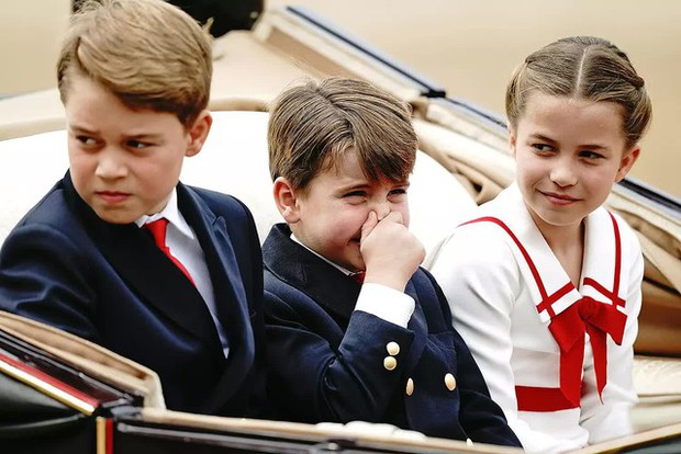 Loạt khoảnh khắc đặc biệt tại Lễ mừng sinh nhật Vua Charles: Cả gia đình tụ họp trên ban công cung điện, Hoàng tử bé Louis gây chú ý-8