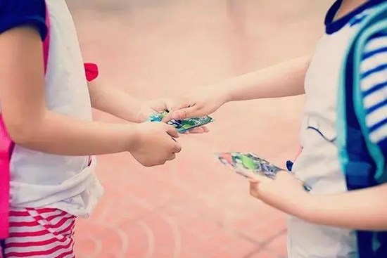 Hành động này thường bị gán nhãn 'ích kỷ', nếu khéo dạy thì tương lai trẻ rất triển vọng