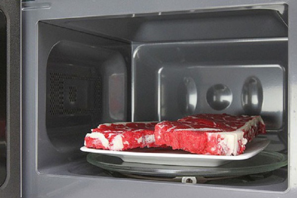 Quick and effective food thawing with a microwave-2