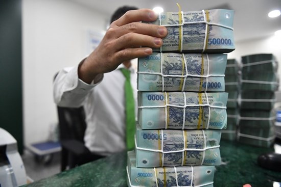 Nhiều ngân hàng rục rịch giảm lãi tiết kiệm kỳ hạn ngắn
