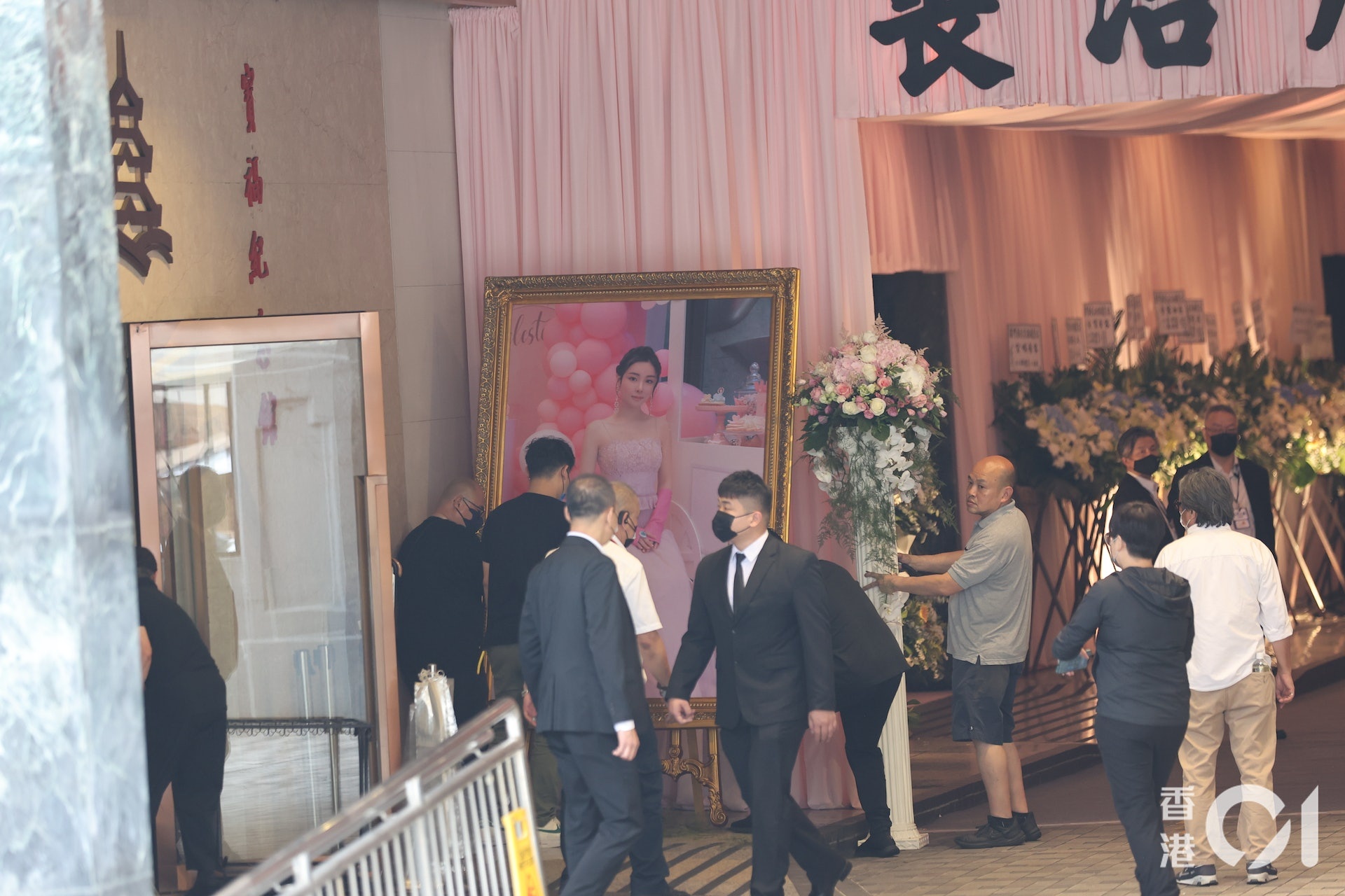 Hàng nghìn người tiễn đưa người mẫu Thái Thiên Phượng-3