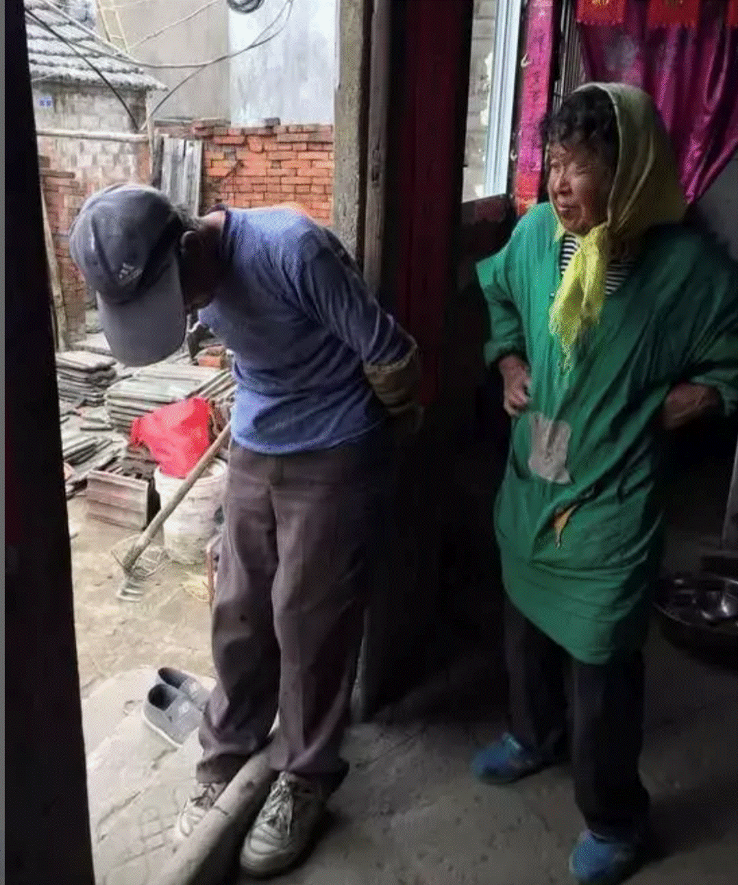 Bi kịch của thủ khoa đại học sống bằng tiền trợ cấp, ăn bám cha mẹ hơn 30 năm-4