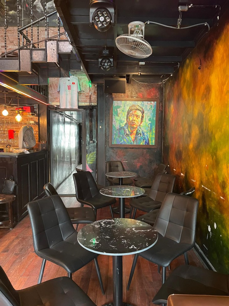 Điều đặc biệt trong căn nhà bạc tỷ giữa phố cổ của nam ca sĩ vừa nhập viện sau 18 ngày ăn chay-13