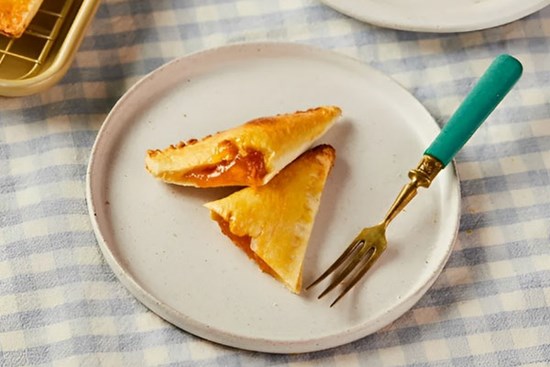 Làm bánh nhân mứt quýt từ bánh mì sandwich đơn giản, ngon miệng