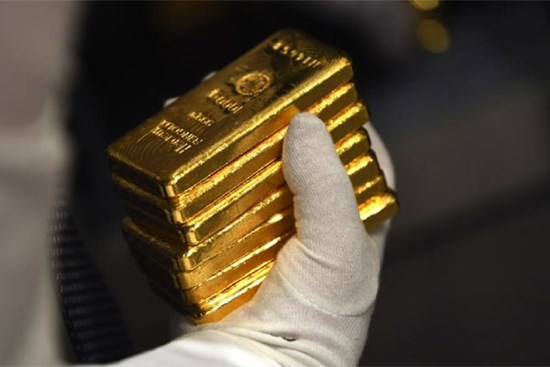 Giá vàng hôm nay 19/6: Nhà đầu tư do dự, vàng khó bứt phá qua 2.000 USD/ounce