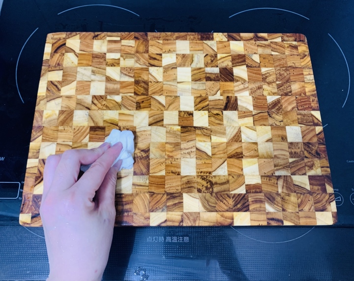 Thớt mới mua về nên làm gì trước khi sử dụng?-2