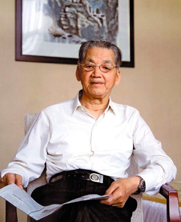 Thầy thuốc sống thọ 103 tuổi sáng nào cũng ăn gừng ngâm với một thứ đặc biệt-1