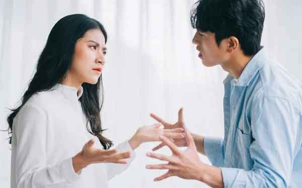 Từ ngày cùng chồng dọn ra ở riêng, tôi gặp áp lực từ chính anh trai ruột-1