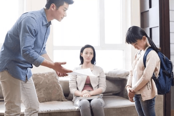 Kiểu giáo dục gia đình tệ nhất: Bố nói xấu mẹ, mẹ chê bai bà-2