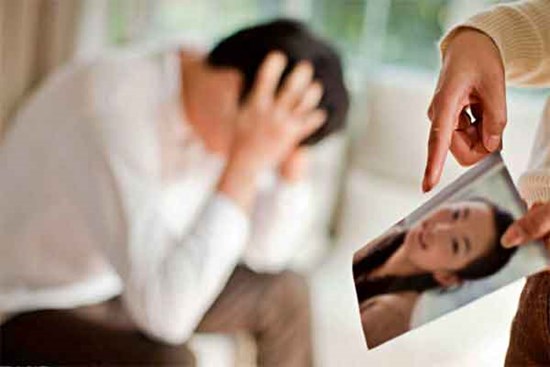 Nhờ ngoại tình tôi thăng tiến nhưng sự nghiệp lại 'sớm nở tối tàn'