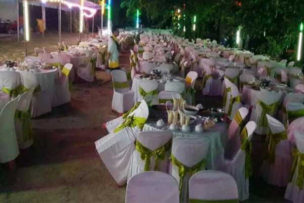 Trúng xổ số độc đắc, người đàn ông mở tiệc tại nghĩa trang-1