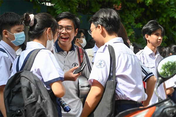 Thủ khoa chuyên văn lớp 10 làm bài thi 21 trang bị xỉa xói không não-4