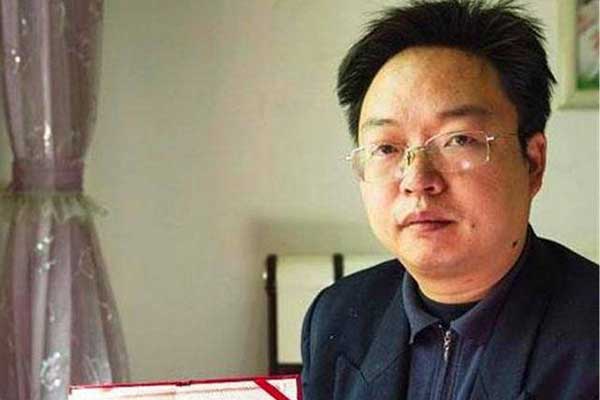 Thủ khoa ĐH sau 32 năm sống chật vật, làm bảo vệ lương 6,6 triệu/tháng-1