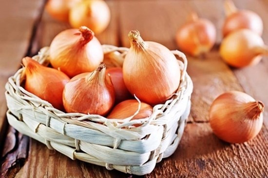 Chọn hành tây nên chọn củ nặng hay nhẹ