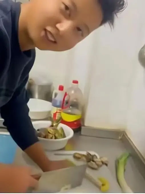Chung sống 3 năm vẫn nghĩ chồng không biết nấu ăn, vợ bất ngờ khi phát hiện một bí mật-1