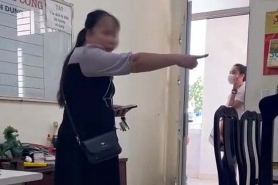 Vụ nữ cán bộ Sở Nội vụ xúc phạm cán bộ phường: Gia đình cung cấp bệnh án tâm thần
