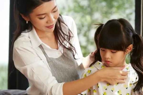 Không muốn sống với bố, con gái tôi bỏ nhà đi trong đêm