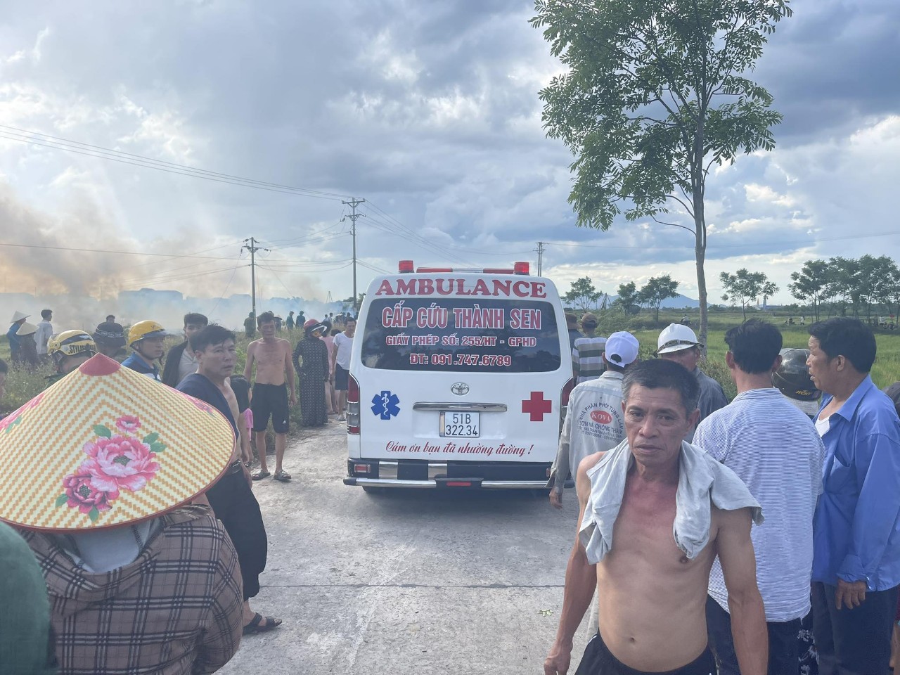 Ba công nhân bị điện giật thương vong giữa cánh đồng-2