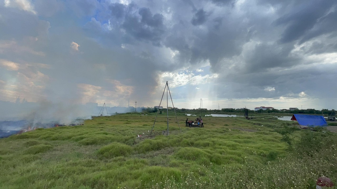 Ba công nhân bị điện giật thương vong giữa cánh đồng-3