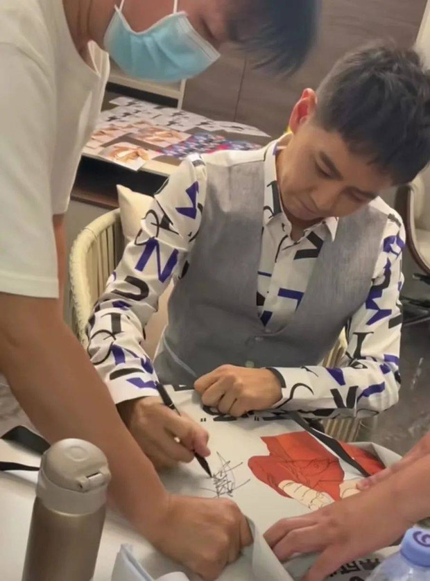 1 năm sau tai nạn nghiêm trọng, cuộc sống và diện mạo của Lâm Chí Dĩnh thay đổi ra sao?-3