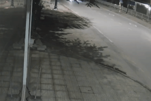 Hai xe máy đâm trực diện trong đêm, 2 người tử vong