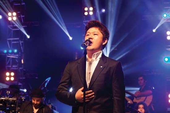 Ca sĩ 33 tuổi từng giả ung thư qua đời sau khi tự sát tại nhà riêng