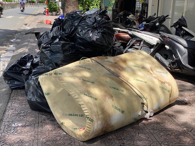 Phòng trọ bẩn không tưởng của cô gái 23 tuổi, chủ nhà tiết lộ cái kết bức xúc-2