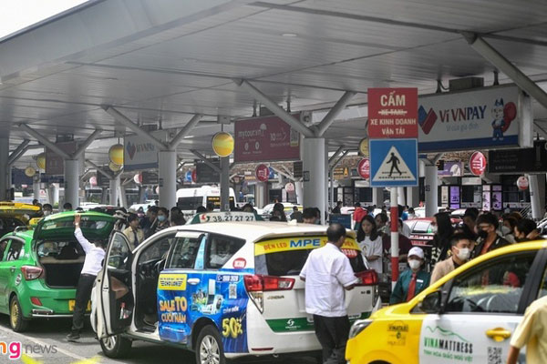 Cục Hàng không chấn chỉnh tình trạng gian lận giá taxi ở Tân Sơn Nhất-1