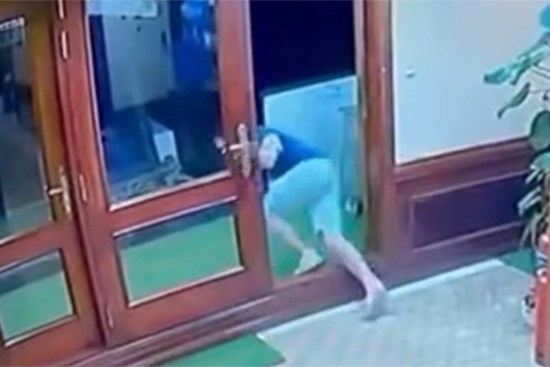 Nghi say thuốc lào, du khách rơi xuống biển Hải Phòng tử vong